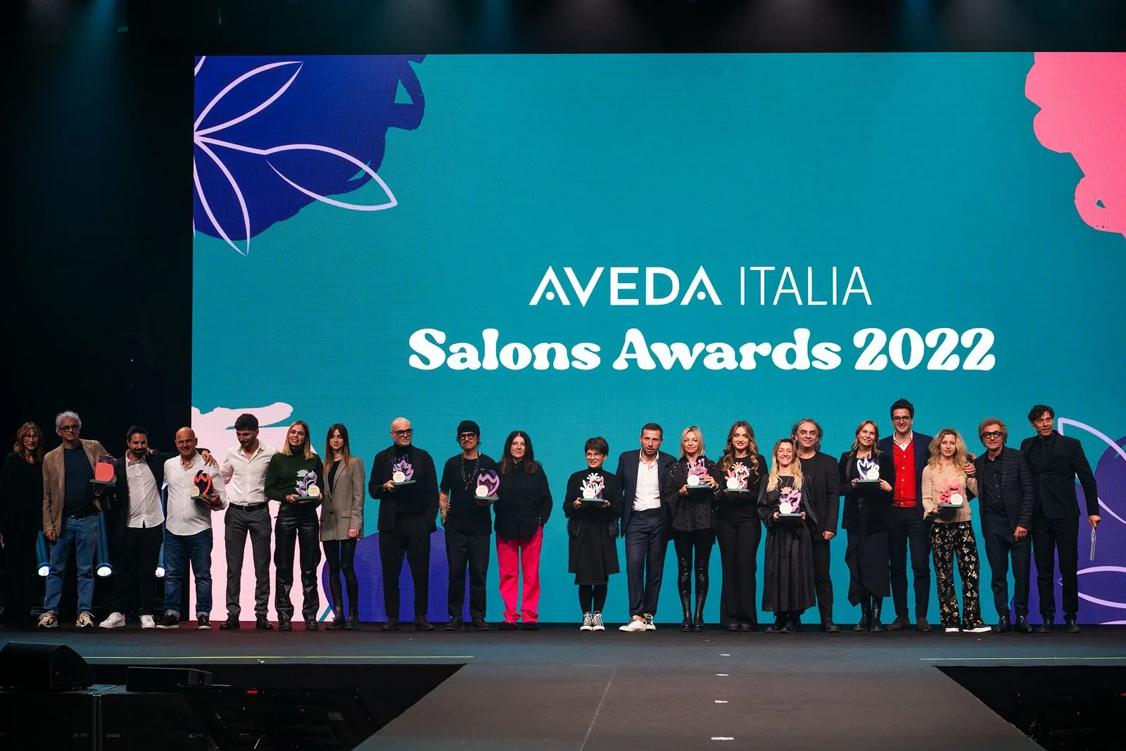 Aveda Italia Salons Awards 2022 — premiazione sul palco