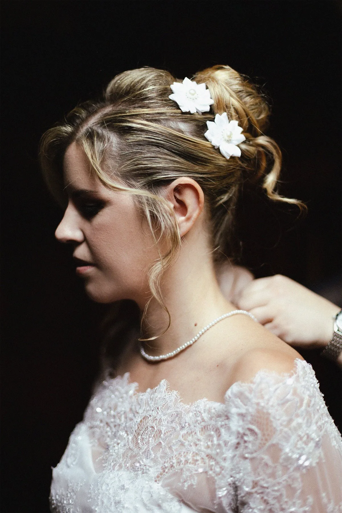 Dettaglio acconciatura della sposa