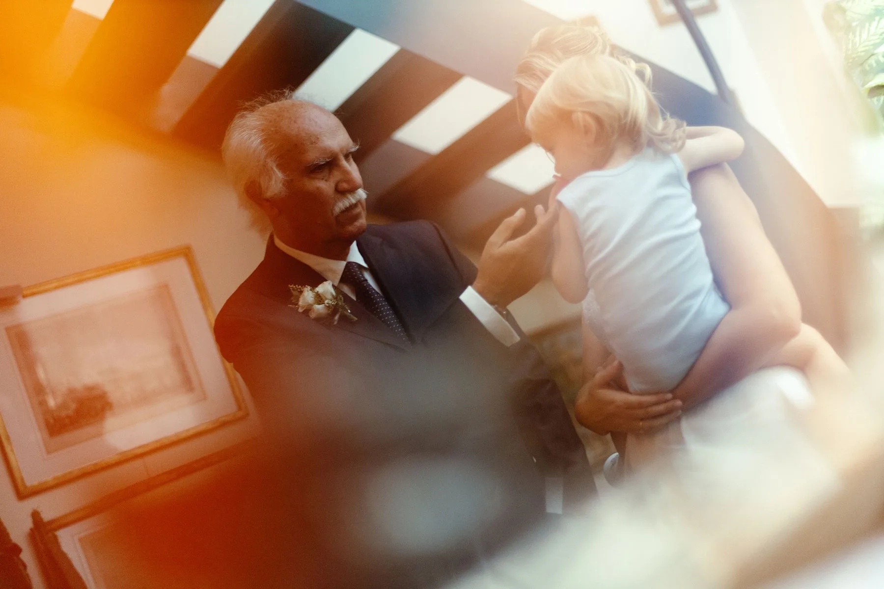 Momento tra nonno e bambina